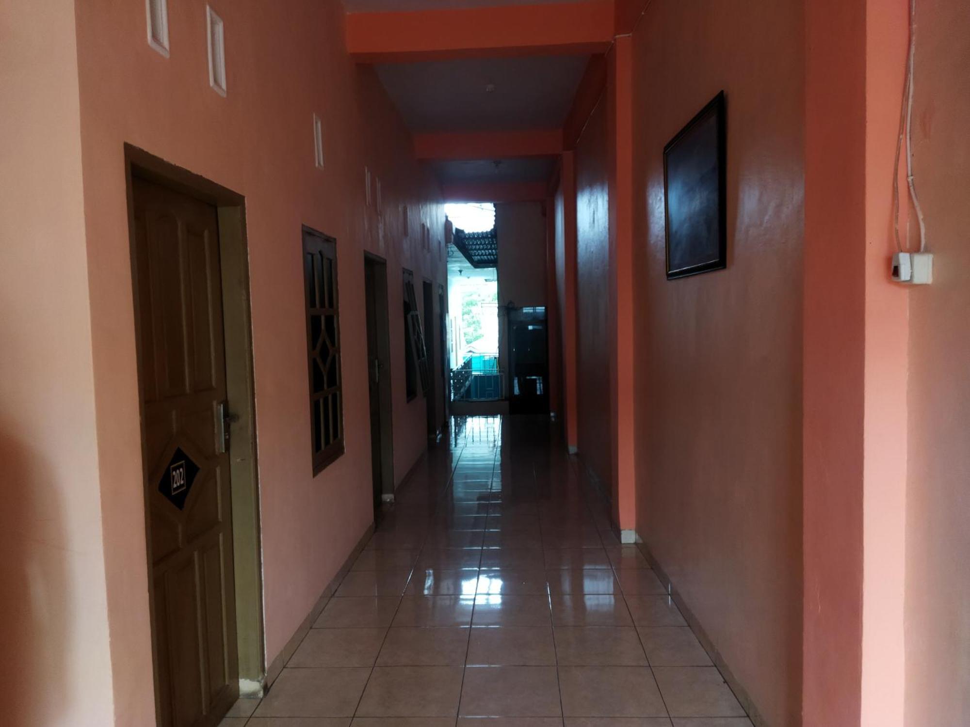 Oyo 92231 Penginapan Tanjung Alang Syariah Makasar Exteriér fotografie